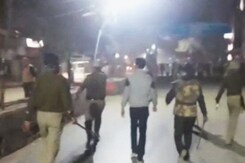 वाराणसी के लंका इलाके में बवाल, छात्रों और सब्जी वालों के बीच मारपीट वाराणसी के लंका इलाके में बवाल, छात्रों और सब्जी वालों के बीच मारपीट