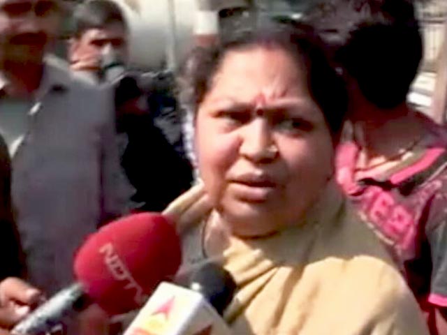 यूपी चुनाव 2017 : वोट के बाद साधना गुप्त और डिंपल ने दिया यह बयान