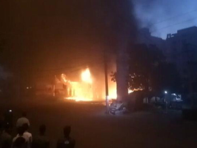 इंडिया 8 बजे : कोटा के पेट्रोल पंप में लगी भीषण आग