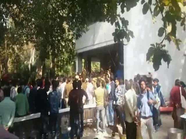 Video : JNU's Umar Khalid Was To Speak At Delhi College. Then Protests Started.