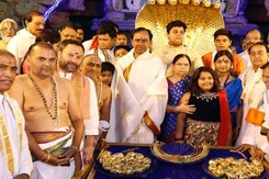 As KCR Gifts Gold To Gods, Crackdown On Jobs Protest In Hyderabad As KCR Gifts Gold To Gods, Crackdown On Jobs Protest In Hyderabad