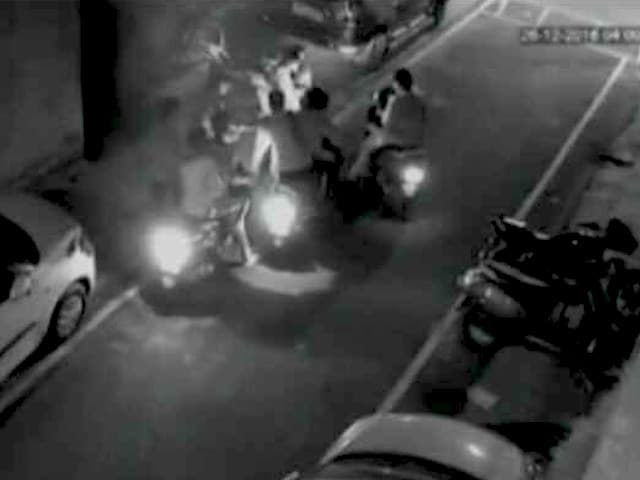 Video : बेंगलुरु : बाइक सवार लुटेरों का गैंग पुलिस की गिरफ्त में