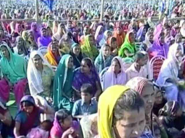 बहराइच : पीएम मोदी की रैली में जय गुरुदेव समर्थक भी हुए शामिल