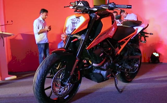 Video : 2017 KTM 250 Duke First Look