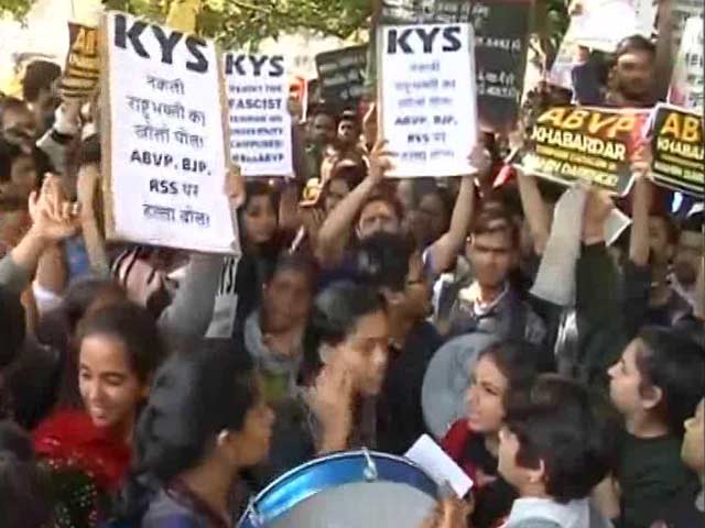 Video : Centre Asks For Report On Ramjas College Protest, 3 Cops Suspended