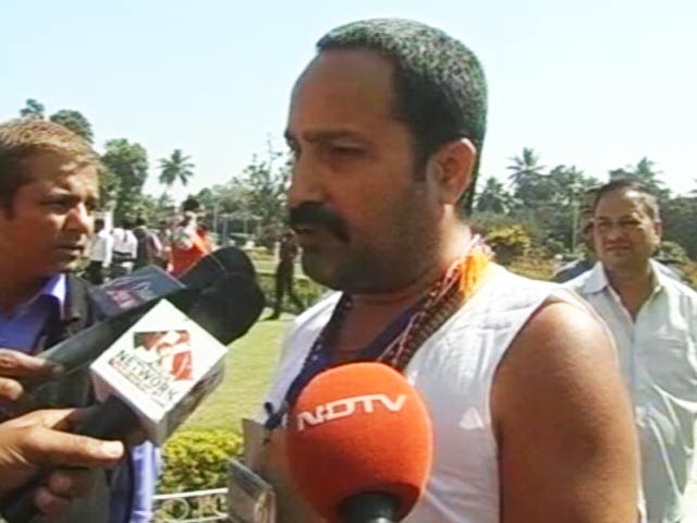 बिहार विधानसभा में रेंगते हुए पहुंचे विधायक