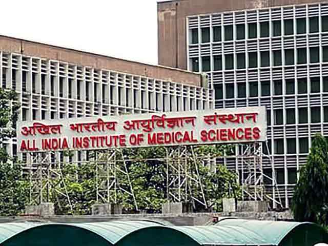 एम्स में पकड़ा गया एक और फर्जी डॉक्टर