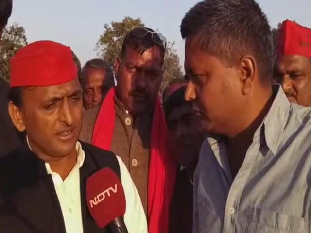 यूपी का महाभारत : विकास के मुद्दे पर अडिग अखिलेश यादव