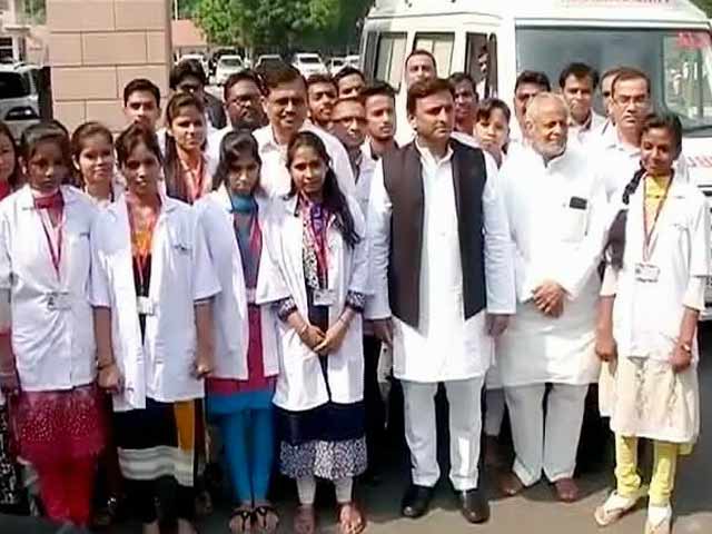 इंडिया 9 बजे : चुनाव आयोग का निर्देश- एंबुलेंस पर लिखे समाजवादी शब्द ढके जाएं