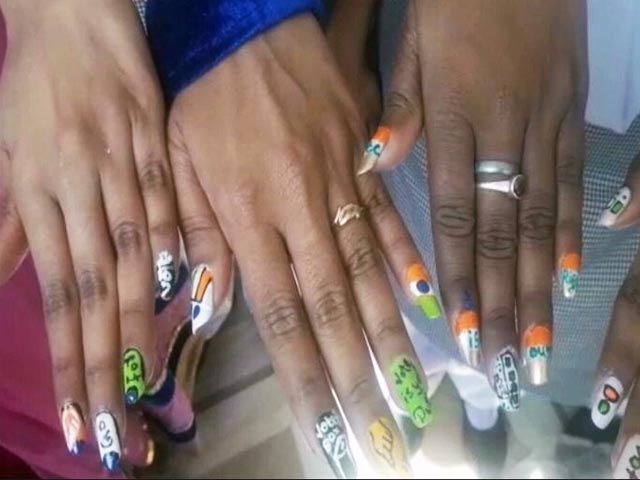 वाराणसी : चुनाव प्रचार में महिलाएं भी पीछे नहीं