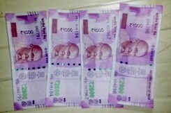 दिल्ली : अब एसबीआई के एटीएम से निकला 2000 का नकली नोट दिल्ली : अब एसबीआई के एटीएम से निकला 2000 का नकली नोट