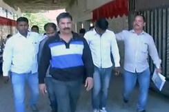 मुंबई : सेना में भर्ती का पर्चा लीक, ठाणे क्राइम ब्रांच पुलिस ने पकड़ा रैकेट मुंबई : सेना में भर्ती का पर्चा लीक, ठाणे क्राइम ब्रांच पुलिस ने पकड़ा रैकेट