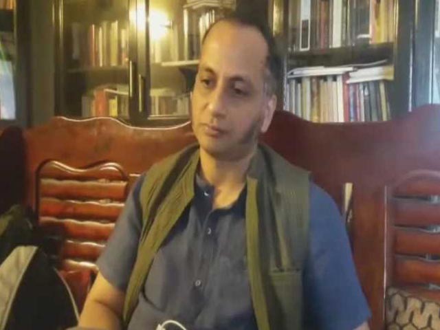 मुझे बूट से मारा गया, कंधे और पेट में अंदरूनी चोट : एसोसिएट प्रोफेसर प्रशांत चक्रवर्ती