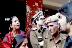 ABVP नेता पर लॉ फैकल्टी की डीन को धमकी का आरोप, वीडियो हुआ वायरल ABVP नेता पर लॉ फैकल्टी की डीन को धमकी का आरोप, वीडियो हुआ वायरल