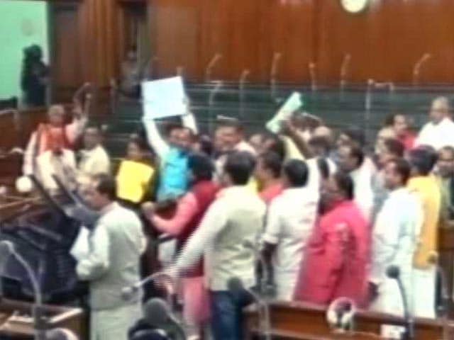 Videos : बिहार विधानसभा में मंत्री जलील मस्तान के इस्तीफे की मांग को लेकर हंगामा