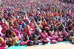 गुजरात-आंगनबाड़ी कार्यकर्ता हड़ताल पर गुजरात-आंगनबाड़ी कार्यकर्ता हड़ताल पर