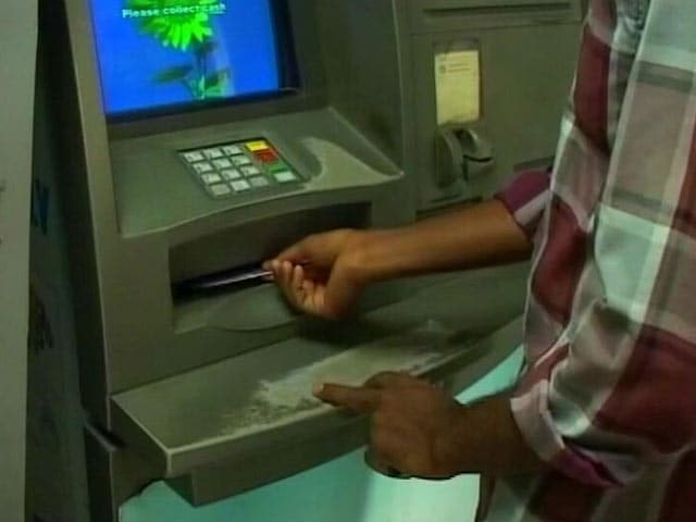Video : अब तय सीमा तक ही ATM से मुफ़्त निकासी, सिर्फ 4 ट्राजैंक्शन फ़्री
