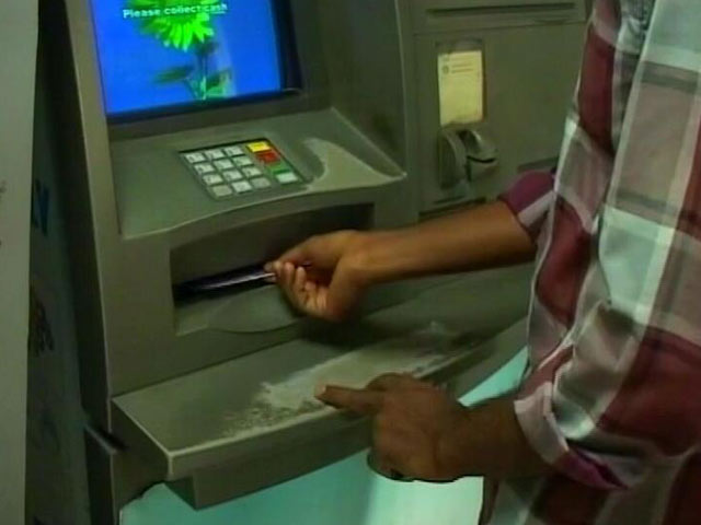 अब तय सीमा तक ही ATM से मुफ़्त निकासी, सिर्फ 4 ट्राजैंक्शन फ़्री