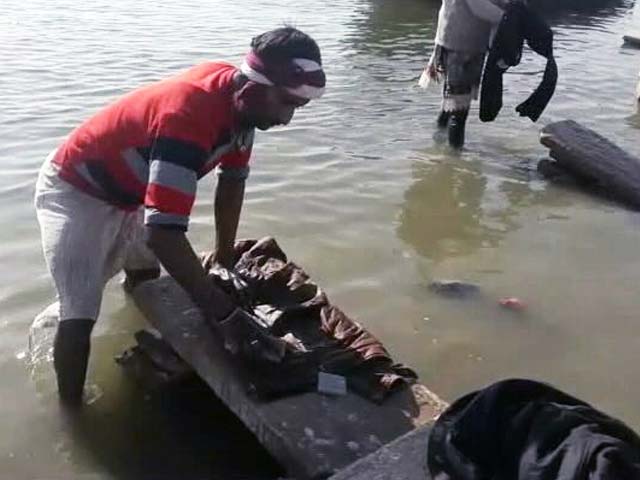 Ground Report- वाराणसी में धोबी घाट के इंतज़ार में कनौजिया समुदाय