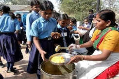 इंडिया 7 बजे: स्कूलों में आधार कार्ड से मिलेगा मिडडे मील इंडिया 7 बजे: स्कूलों में आधार कार्ड से मिलेगा मिडडे मील