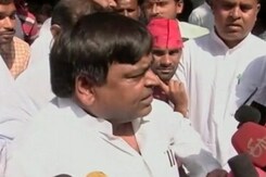 नेशनल रिपोर्टर :  गायत्री प्रजापति के विदेश भागने की आशंका, हवाई अड्डों पर अलर्ट नेशनल रिपोर्टर :  गायत्री प्रजापति के विदेश भागने की आशंका, हवाई अड्डों पर अलर्ट