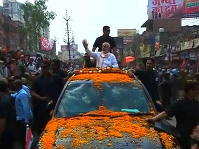 PM Modi Atop SUV Greets Varanasi in Big Roadshow