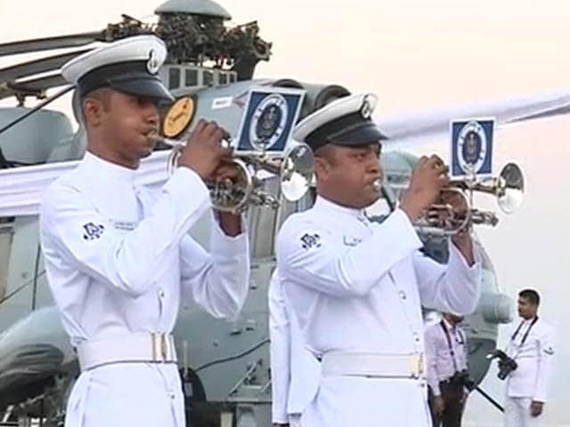 Video : 30 साल बाद रिटायर हुआ INS विराट, नौसेना प्रमुख ने दी अंतिम विदाई