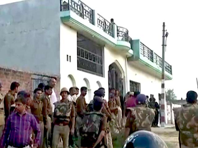 नेशनल रिपोर्टर : घर में घिरा आतंकी, जिंदा पकड़ने की कोशिश में पुलिस