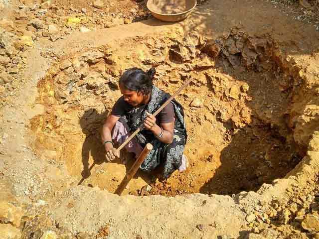 This Pregnant Woman Dug A Pit Near Her House. All For A Toilet
