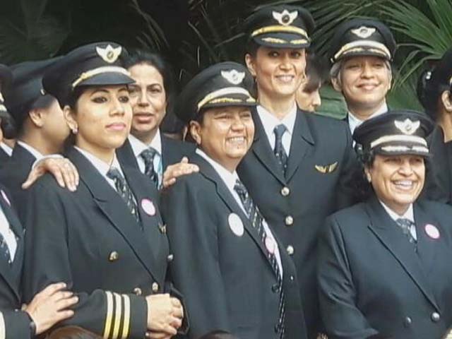महिला दिवस पर तोहफा : एयर इंडिया ने 50 महिला कर्मचारियों को दिया हवाई सफर का मौका