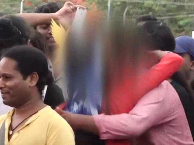 Video : To Protest Moral Policing, Kisses And Hugs At Kochi's Marine Drive
