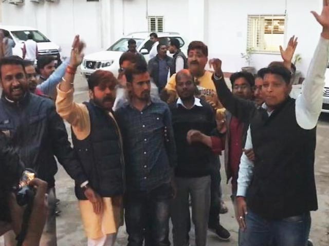 लखनऊ बीजेपी ऑफिस में होली से पहले खेली गई होली