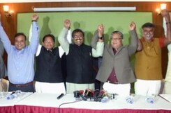 मणिपुर में बीजेपी ने किया सरकार बनाने का दावा पेश मणिपुर में बीजेपी ने किया सरकार बनाने का दावा पेश