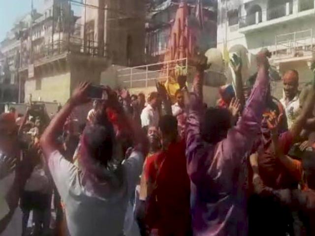 इस बार वाराणसी में होली का अलहदा अंदाज