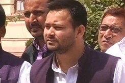 तेजस्वी ने रघुवंश को दी हिदायत, नीतीश के खिलाफ बयानबाजी बंद करें तेजस्वी ने रघुवंश को दी हिदायत, नीतीश के खिलाफ बयानबाजी बंद करें