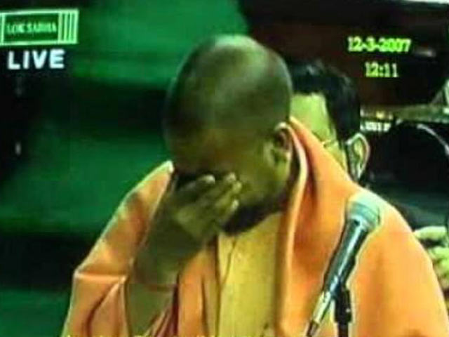 जब संसद में रो पड़े थे योगी आदित्यनाथ