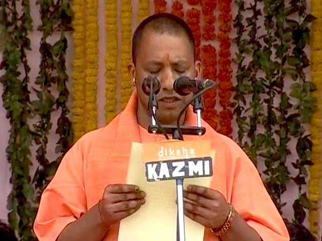 योगी आदित्यनाथ ने उत्तर प्रदेश के मुख्यमंत्री के रूप में शपथ ली