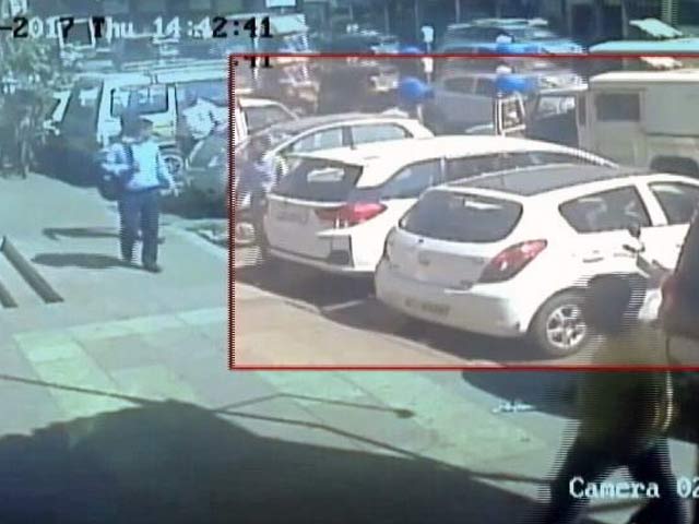Video : मुंबई के धारावी में एटीएम वैन से डेढ़ करोड़ की लूट में 3 गिरफ्तार