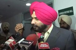 क्या कपिल के कॉमेडी शो में रहेंगे सिद्धू? क्या कपिल के कॉमेडी शो में रहेंगे सिद्धू?