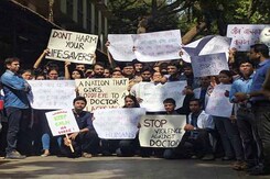 महाराष्ट्र के 424 डॉक्टर निलंबन के बावजूद काम पर नहीं लौटे महाराष्ट्र के 424 डॉक्टर निलंबन के बावजूद काम पर नहीं लौटे