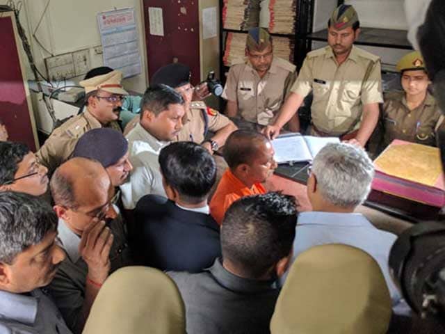 Video : Yogi Adityanath's Surprise Check At Lucknow Police Station
