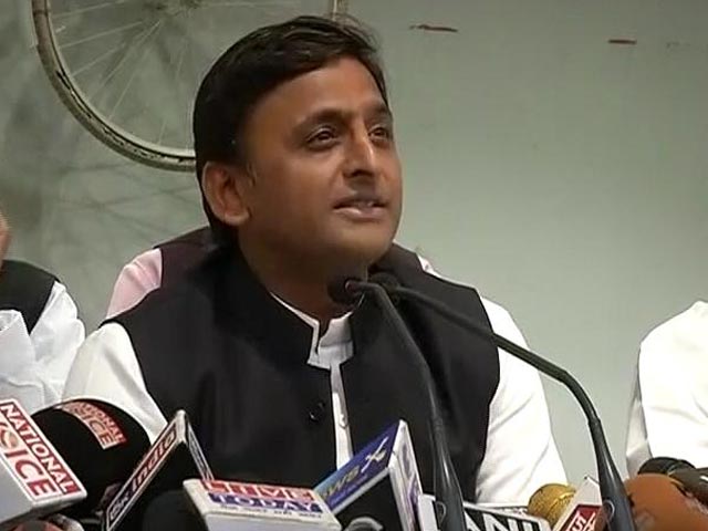 अखिलेश ने योगी पर कसा तंज, कहा- एक साल छोटा हूं, लेकिन काम में आप मुझसे बहुत छोटे हैं