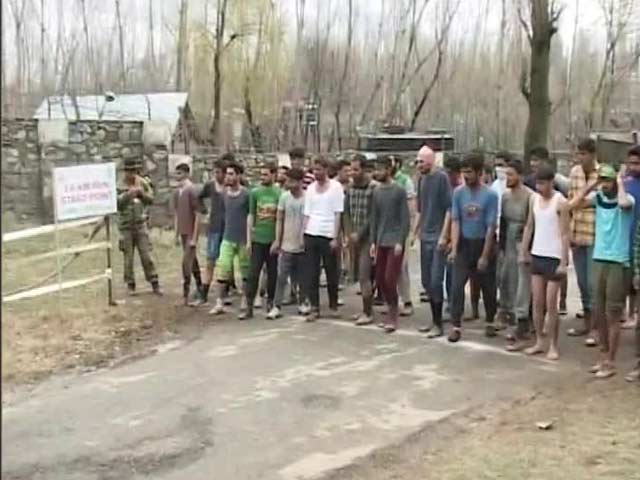 Video : 5,000 Kashmiri Men Turn Up At Try-Outs For 34 Army Opening
