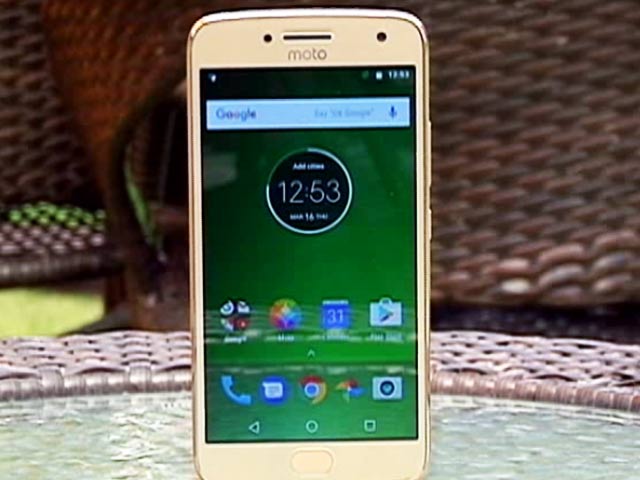 सेल गुरु : ऐप्पल हुआ लाल, पुराने मॉडल आए लाल रंग में