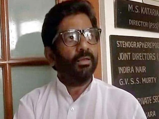 Video : Banned After Slippergate, Shiv Sena MP Threatens To Sue Airlines