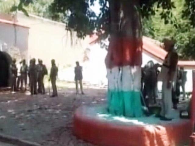 Video : फर्रुखाबाद जेल में कैदियों का उपद्रव