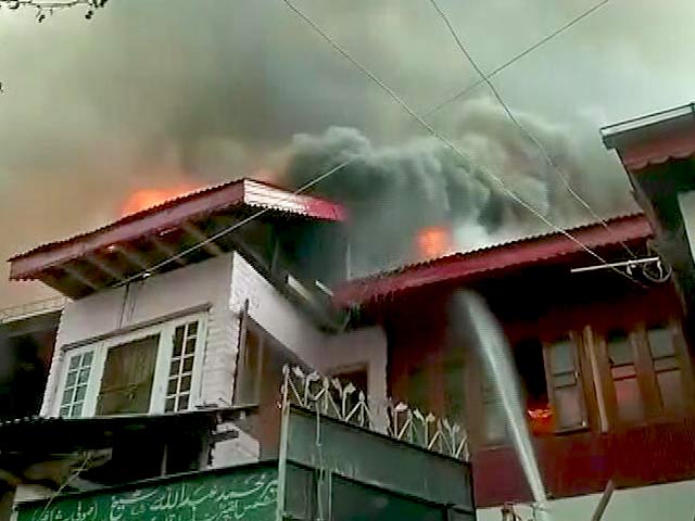 Videos : श्रीनगर के चिनारबाग इलाके में आग, कई घर जलकर खाक