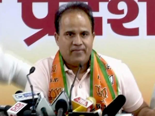 आप को बड़ा झटका, वेद प्रकाश हुए बीजेपी में शामिल