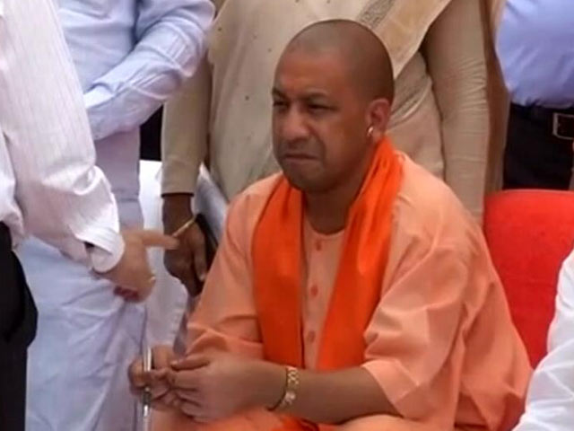 बड़ी ख़बर : गोमती रिवर फ्रंट में देरी पर अफसरों पर फूटा मुख्यमंत्री योगी का गुस्सा