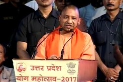 नमाज़ और सूर्य नमस्कार में बहुत समानताएं हैं : योगी आदित्यनाथ नमाज़ और सूर्य नमस्कार में बहुत समानताएं हैं : योगी आदित्यनाथ